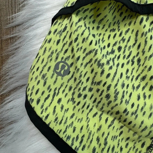 Lululemon Run: Speed Short 4-way Stretch
Dottie Dash Clarity Yellow Black - Picture 6 of 8
